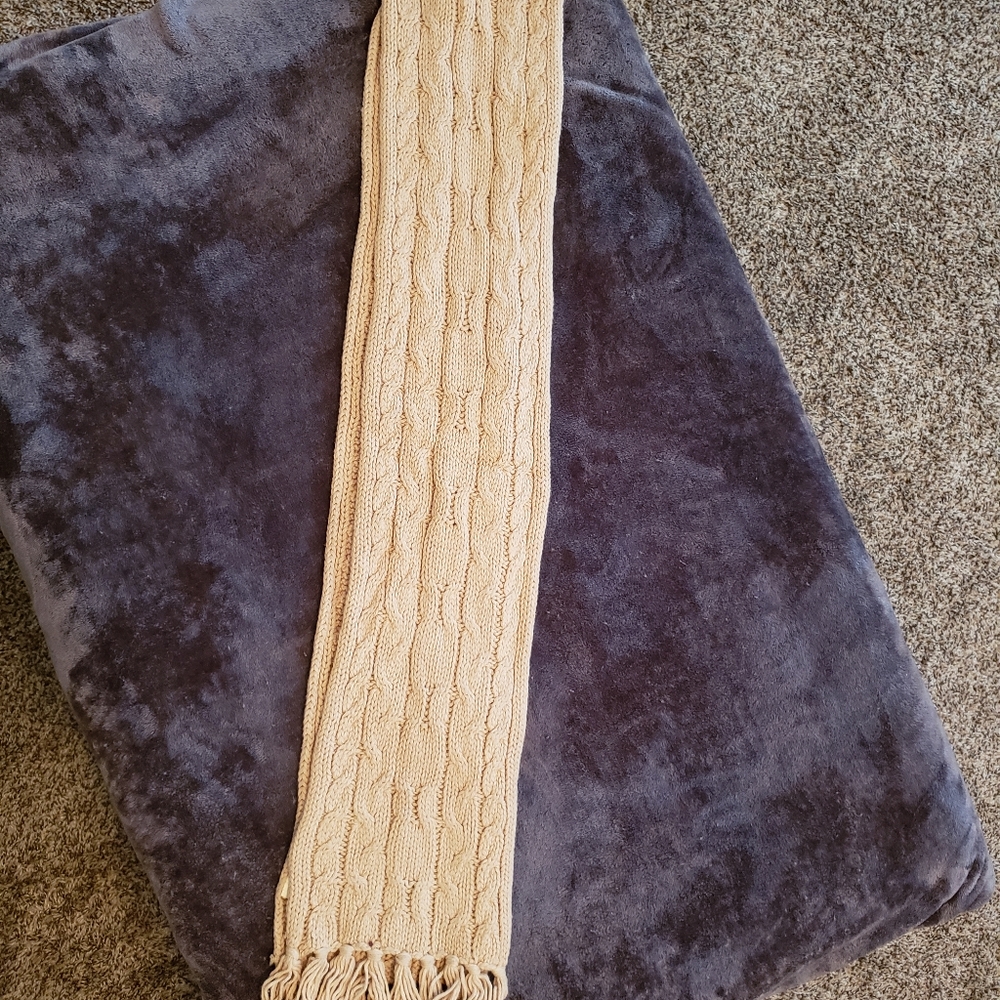 Scarf - Picture 2 of 3